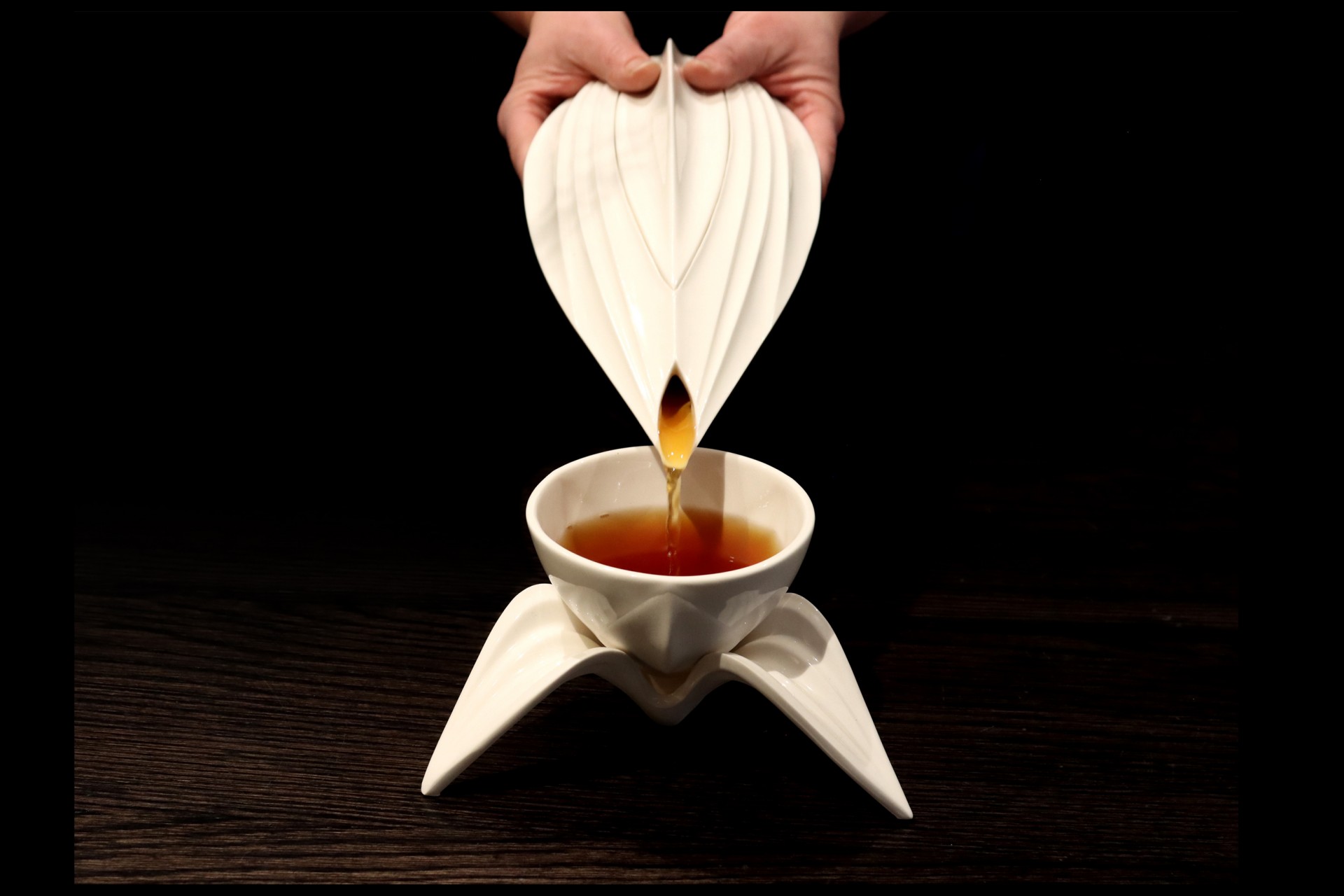 Lily teapot slider IMG 0915 160725 v2