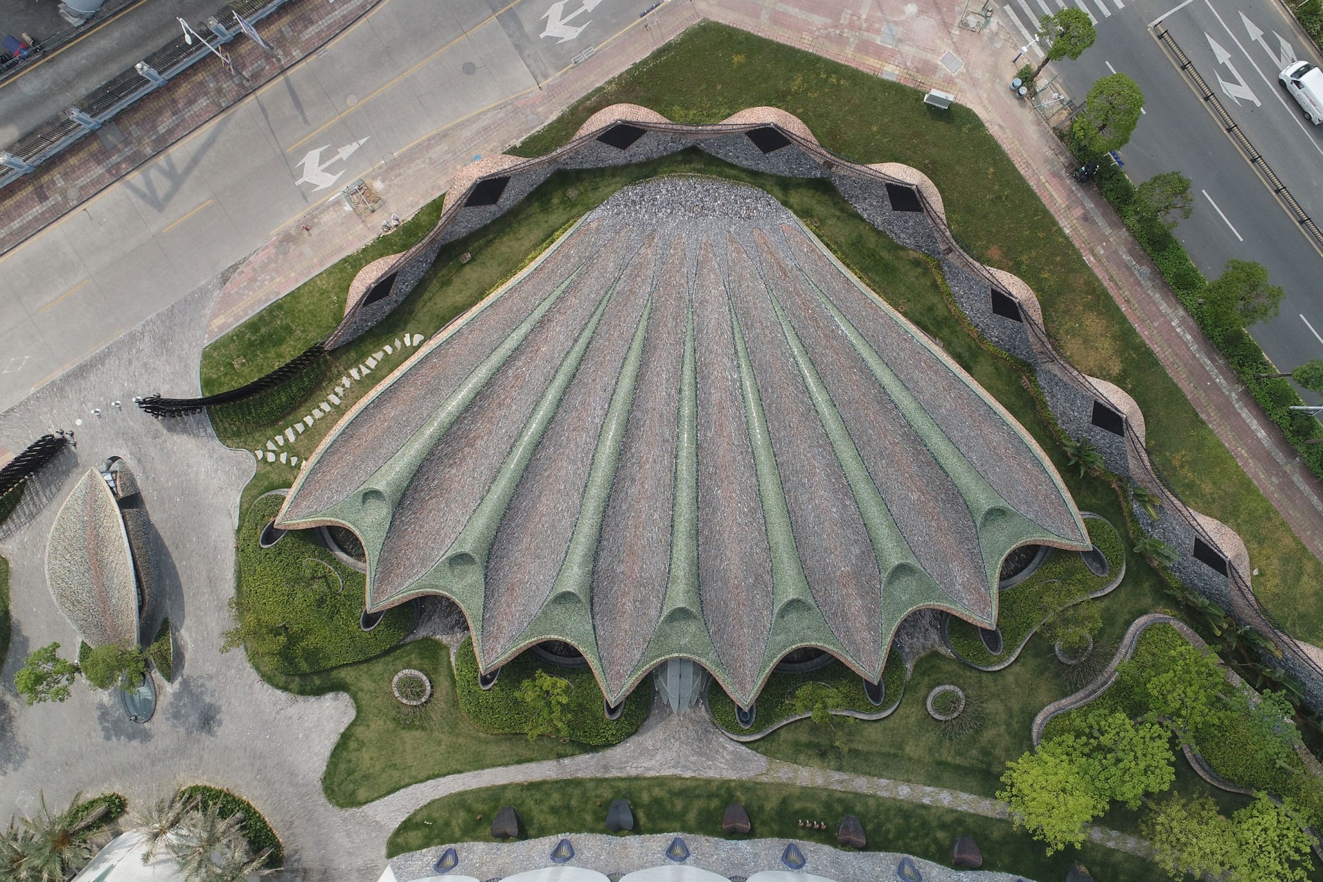 AVB Marisfrolg - Bird's eye view of clam design